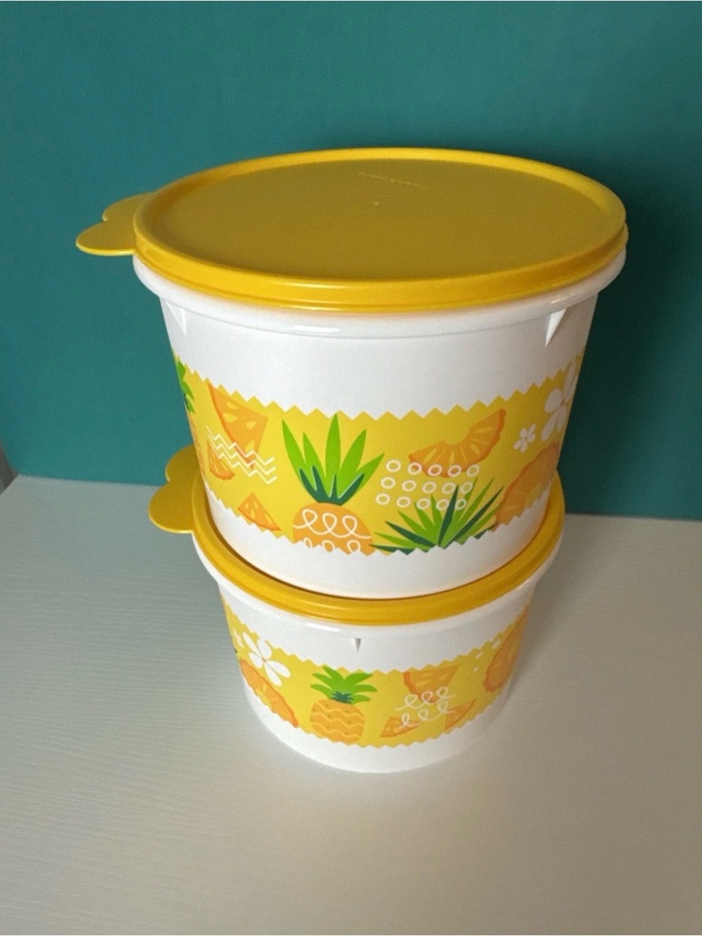 Tupperware Fridge Canister Food Container Para Refri 9.5 cup Pineapple Set Of 2